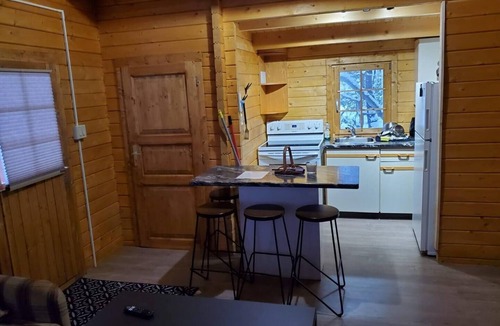 Seguin Cottage | This cottage is a 2 bedroom(s), 1 bathrooms, located in parry sound, on.