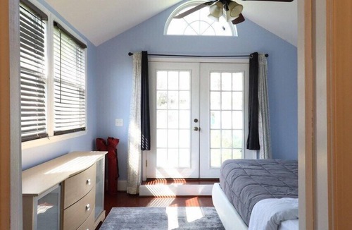 Towson House | This house is a 3 bedroom(s), 2 bathrooms, located in Towson, MD.