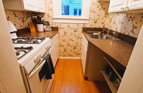 Howard House | This Old House 3 bdrm - everything you need & a little bit of charm