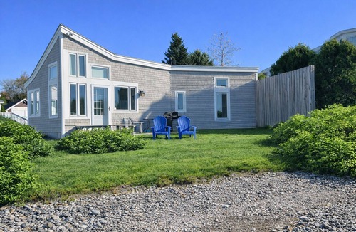 Mid-Coast and Islands Cottage | This sweet cottage offers a shared pebbly beachfront and gorgeous sunset views