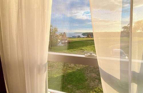 Harpswell Cottage | Thorburn - Experience a classic ME vacation at this beautiful summer cottage