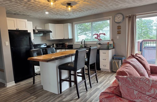 Leeds and the Thousand Islands House | Thousand Islands Pet Friendly Home Gananoque Kingston Ontario,