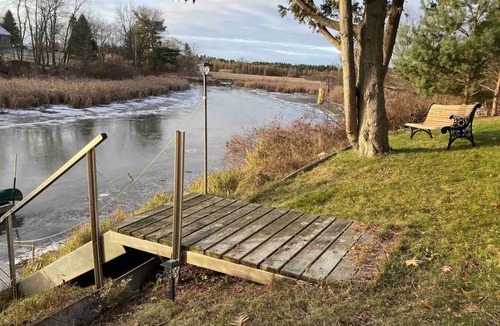 Leeds and the Thousand Islands House | Thousand Islands Pet Friendly Home Gananoque Kingston Ontario,