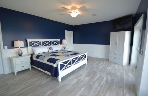 Geneva Bed & Breakfast | Three Bedroom South Condo at our Lakefront Paradise. Pool, Hot Tub, Kayaks and more. (Sleeps 6 Adults)