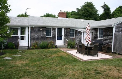 Chatham House | THREE BEDROOM UPDATED HOME-CLOSE TO FISH PIER AND TOWN.