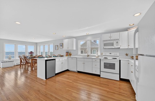 Greenbush House | Three Buoys| Near to Beaches, Harbor & Lighthouse