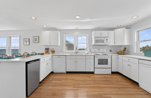 Greenbush House | Three Buoys| Near to Beaches, Harbor & Lighthouse