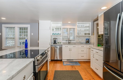 Hyannis House | Tide the Knot: Cozy Cape w/Yard & Central A/C