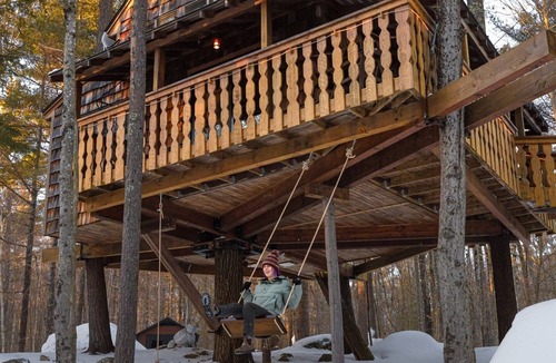 Newbury House | Tiffany Hill Treehouse by Sunapee Stays | Fireplace + Deck + Mount Sunapee