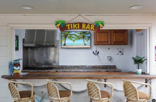 Seaside Heights Cottage | Tiki Bar | Fast WIFI | Pro Cleaned | Linens+Towels
