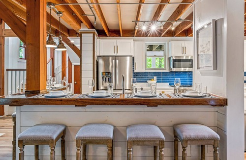 Falmouth Foreside House | Titan at Town Landing - Rooftop Deck, Lap Pool, 15 Mins to Portland, Sleeps 21