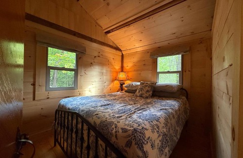 Bryant Pond House | Toms Cabin on Lake Christopher