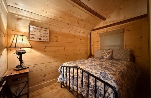 Bryant Pond House | Toms Cabin on Lake Christopher