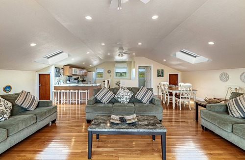 North Truro House | Top Mast Resort- Shore House! Beach, Pool, Housekeeping and more!