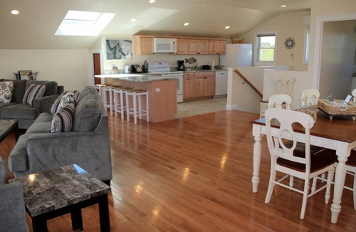 North Truro House | Top Mast Resort- Shore House! Beach, Pool, Housekeeping and more!