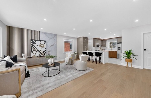 Woburn House | Toronto Newly Renovated 3BR Home | Free Parking