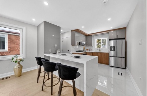 Woburn House | Toronto Newly Renovated 3BR Home | Free Parking