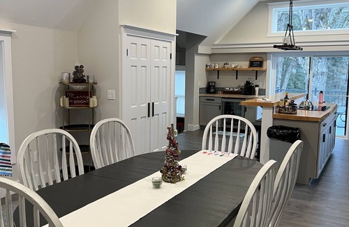 Newbury House | Totally Renovated 1800 Farmhouse Minutes from both the Mountain and Lake