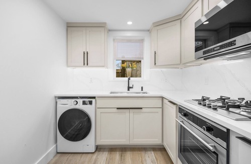Chatham Cottage | Town Center-Full Reno 2026-Steps To Shops & Eateries-Walk To Lighthouse Beach