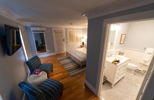 Cliff Walk Bed & Breakfast | Town & Tide Inn