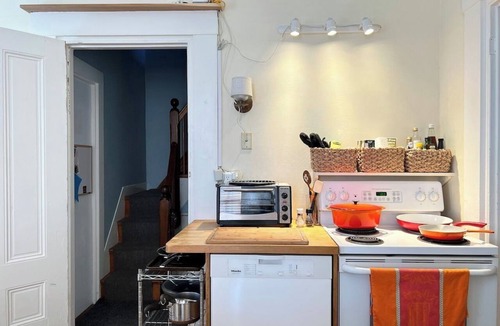 Portsmouth Condo | Townhouse Apt 2 w Parking in Downtown Portsmouth
