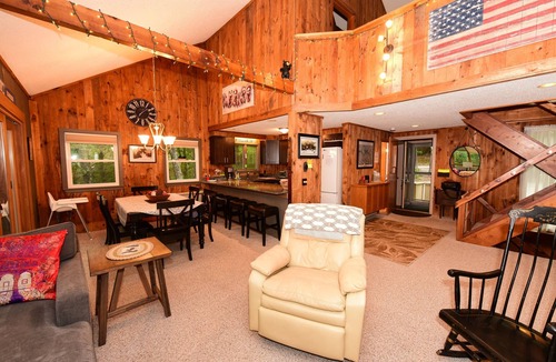 North Conway House | Townhouse Minutes from Downtown N Conway, Shopping, Restaurants & Cranmore Mt