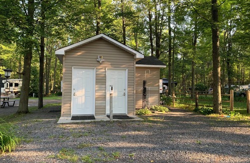 Clarence-Rockland RV Rental | Très beau terrain de Camping, SDD Camping Lot 24b