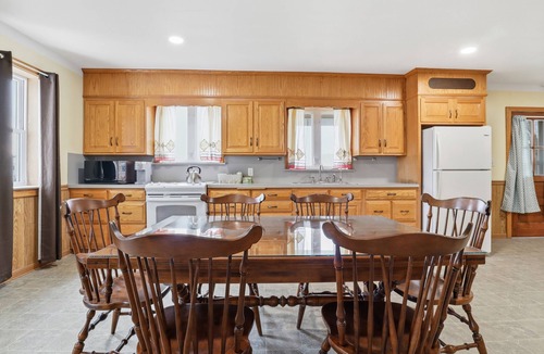 Ronks House | Trackside Vacation Home - 9 min. to Sight & Sound!