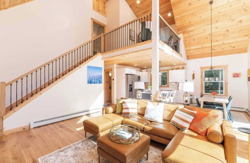 Bartlett House | Trail’s End | Hot Tub + Fire Pit + Air Hockey + Swim + Hike