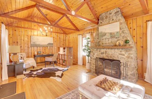 Cuyahoga Falls House | Trails, Wine & Events! Cuyahoga Falls Retreat