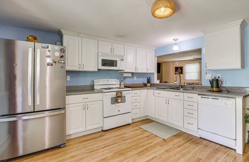 Stormville Apartment | Trailside Base w/Gazebo & Kayaks