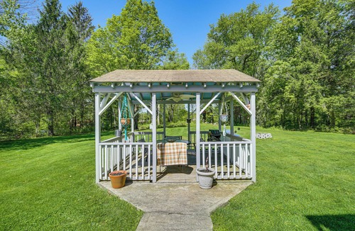 Stormville Apartment | Trailside Base w/Gazebo & Kayaks