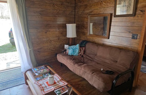 Warren Cabin | Tranquil 1-bedroom cabin with AC in charming Warren