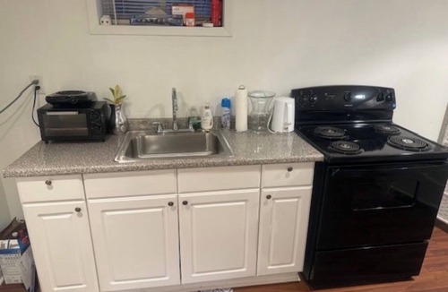 Elmont Apartment | Tranquil 1- spacious studio with 1 Queen size bed & Queen Airbed in Quiet Elmont