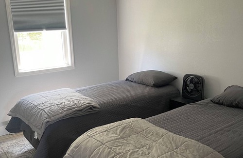 Jeffersonville Apartment | Tranquil 2-bedroom apartment with AC in charming Cambridge/Jeffersonville