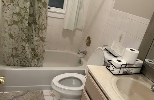Copiague Apartment | Tranquil 2-bedroom apartment with AC in charming Copiague