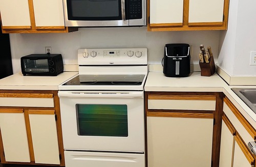 Downtown Wilmington Condo | Tranquil 2-bedroom condo with AC in charming Wilmington