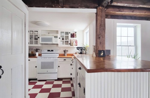 Woodford House | Tranquil 3-bedroom farmhouse in charming Woodford perfect for relaxing
