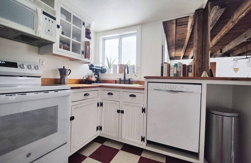 Woodford House | Tranquil 3-bedroom farmhouse in charming Woodford perfect for relaxing