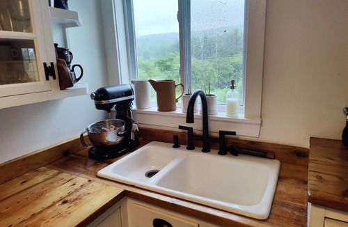 Woodford House | Tranquil 3-bedroom farmhouse in charming Woodford perfect for relaxing