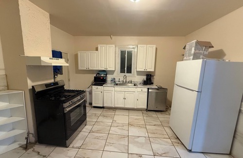 Front Park House | Tranquil 3-bedroom house with AC porch fence yard Wi-Fi TV in charming Buffalo