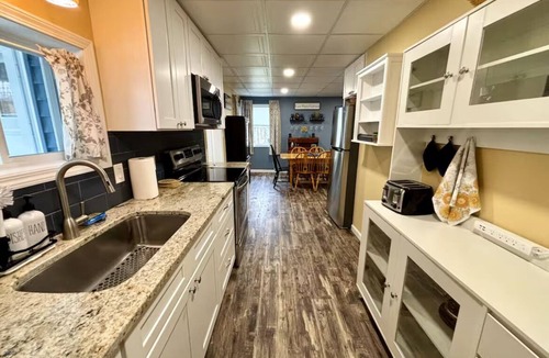Blossvale Cottage | Tranquil 3 bedroom Sylvan Beach Cottage - Pets OK