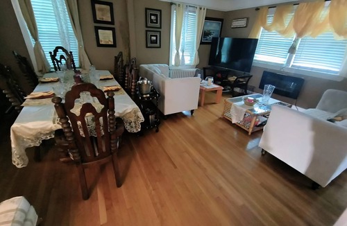 Stoneham House | Tranquil beautiful 3-bedroom house conveniently located! Quiet area/amenities!