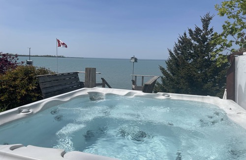Virgil House | Tranquil Lake Front Home In NOTL with Hot Tub, Long-Term Stays