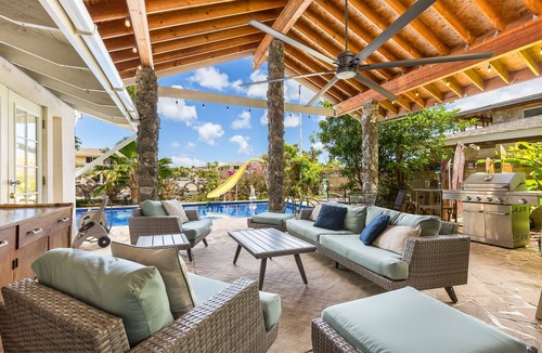 Portlock House | Tranquil Marina Front Pool House Resort