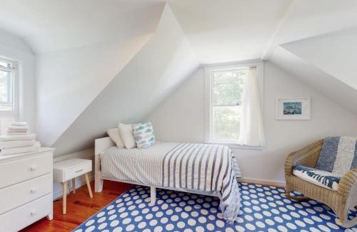 Trevett House | Tranquil Seaside Cottage with Spectacular Views, Wifi & Washer/Dryer