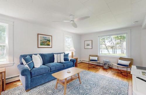 Trevett House | Tranquil Seaside Cottage with Spectacular Views, Wifi & Washer/Dryer