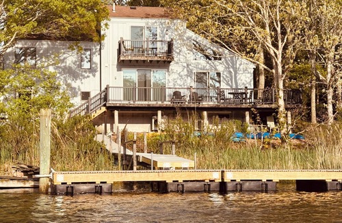 East Falmouth House | Tranquil Waterfront Retreat dock perfect Family Getaways 7 min drive to beach