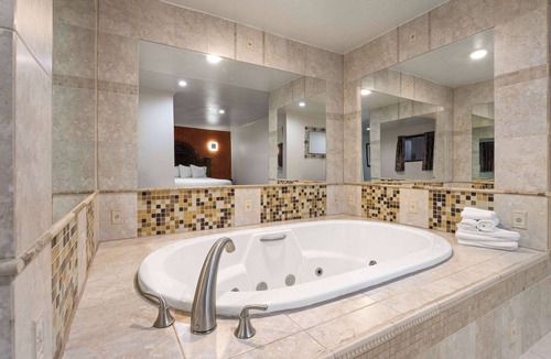 Manhasset Hotel | Travelodge by Wyndham Manhasset