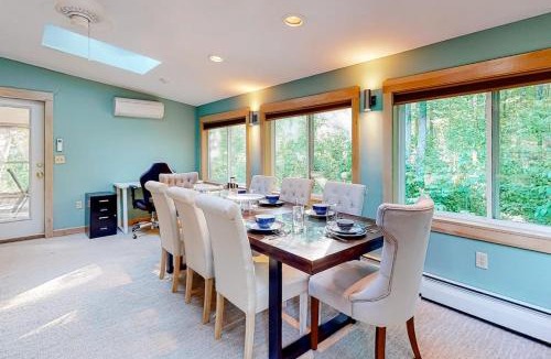 Damariscotta House | Tree-lined home with screened porch & perfect Midcoast location